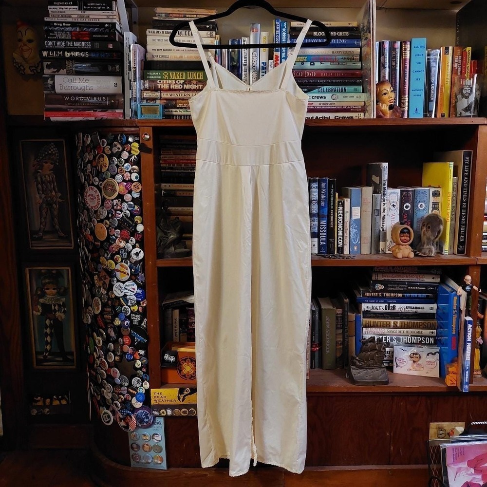 Vintage floor length ivory slip with rosette detail and slit on the center - Picture 2 of 7